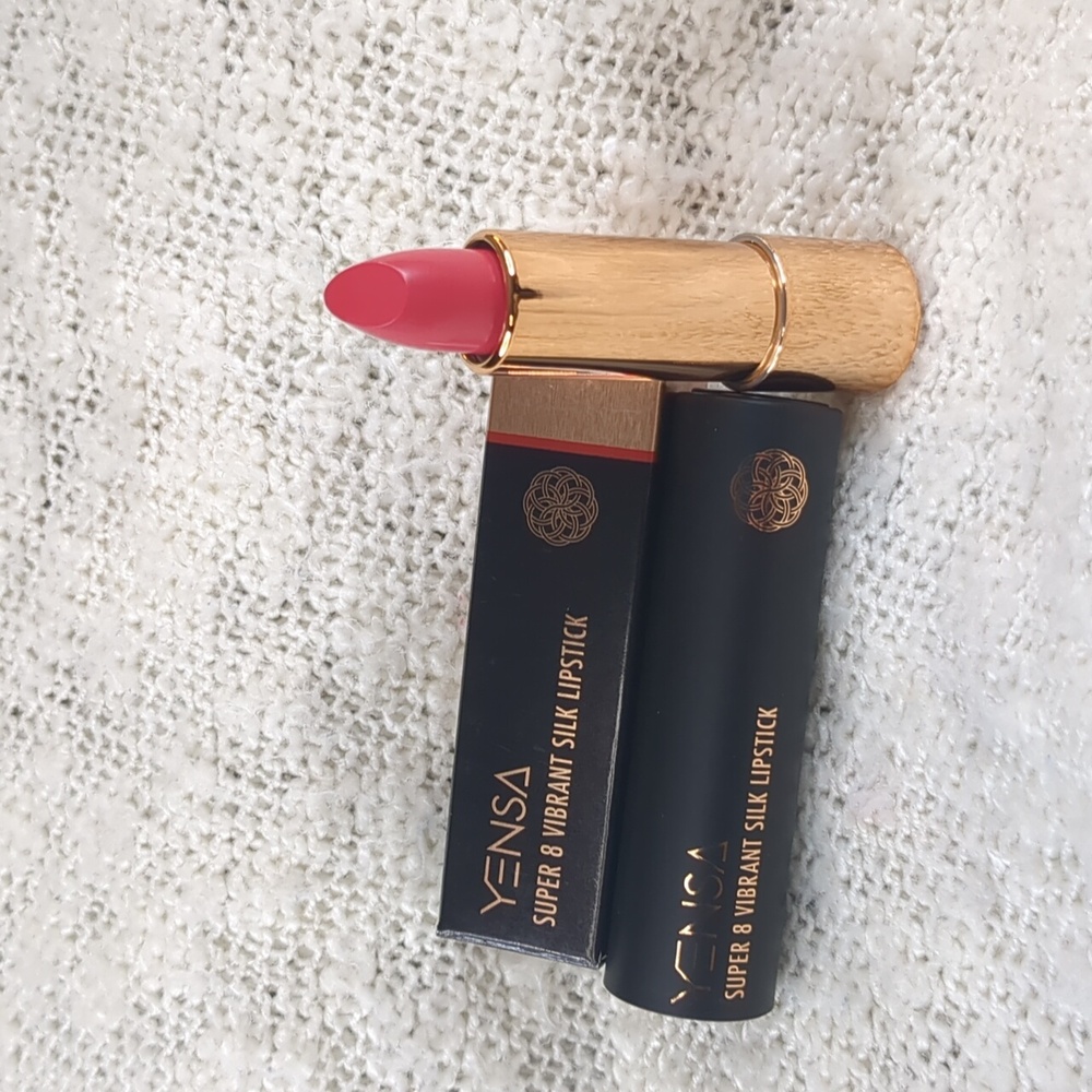 YENSA SUPER 8 Vibrant Silk Lipstick in Confidence, 3.5g/0.12oz